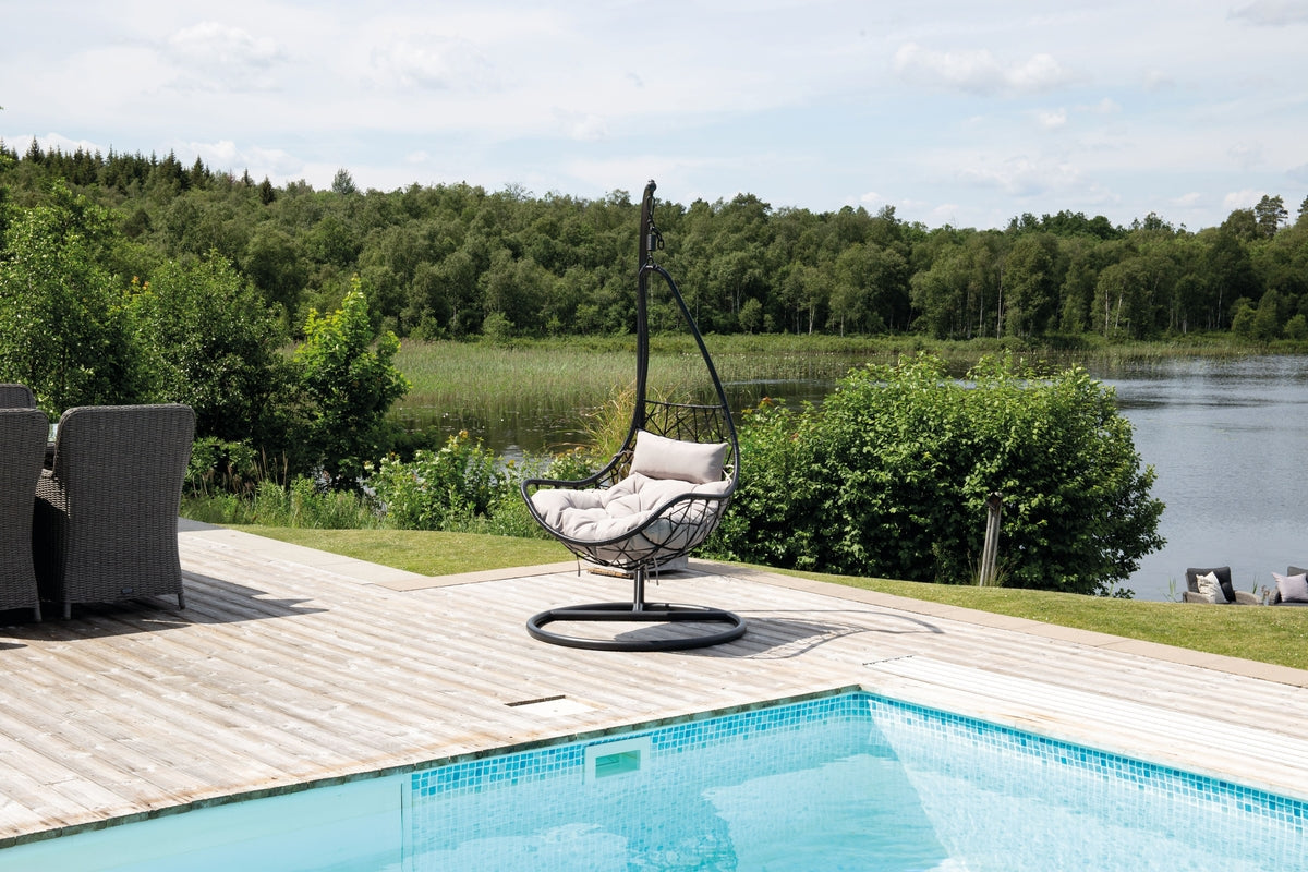 Veranda Schommels en Hangstoelen – Elegante Ontspanning voor Elk Seizoen