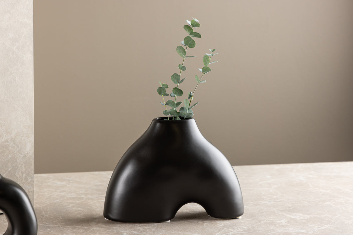 Vase 15 x 21 x 8 Black